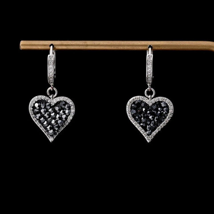 Black heart earrings with sparkling diamonds