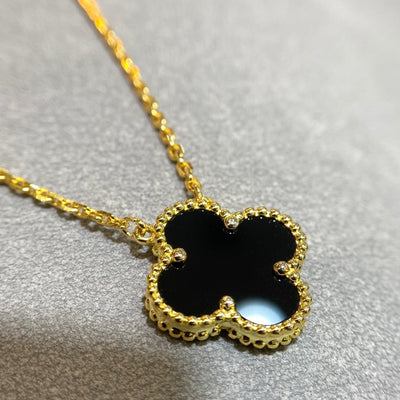 CLOVER LEAF NECKLACE | BLACK