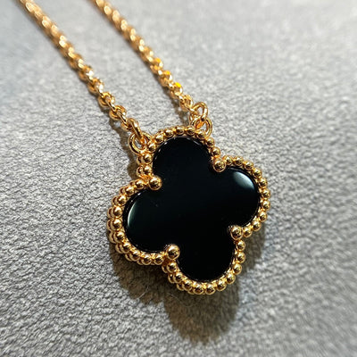 CLOVER LEAF NECKLACE | BLACK