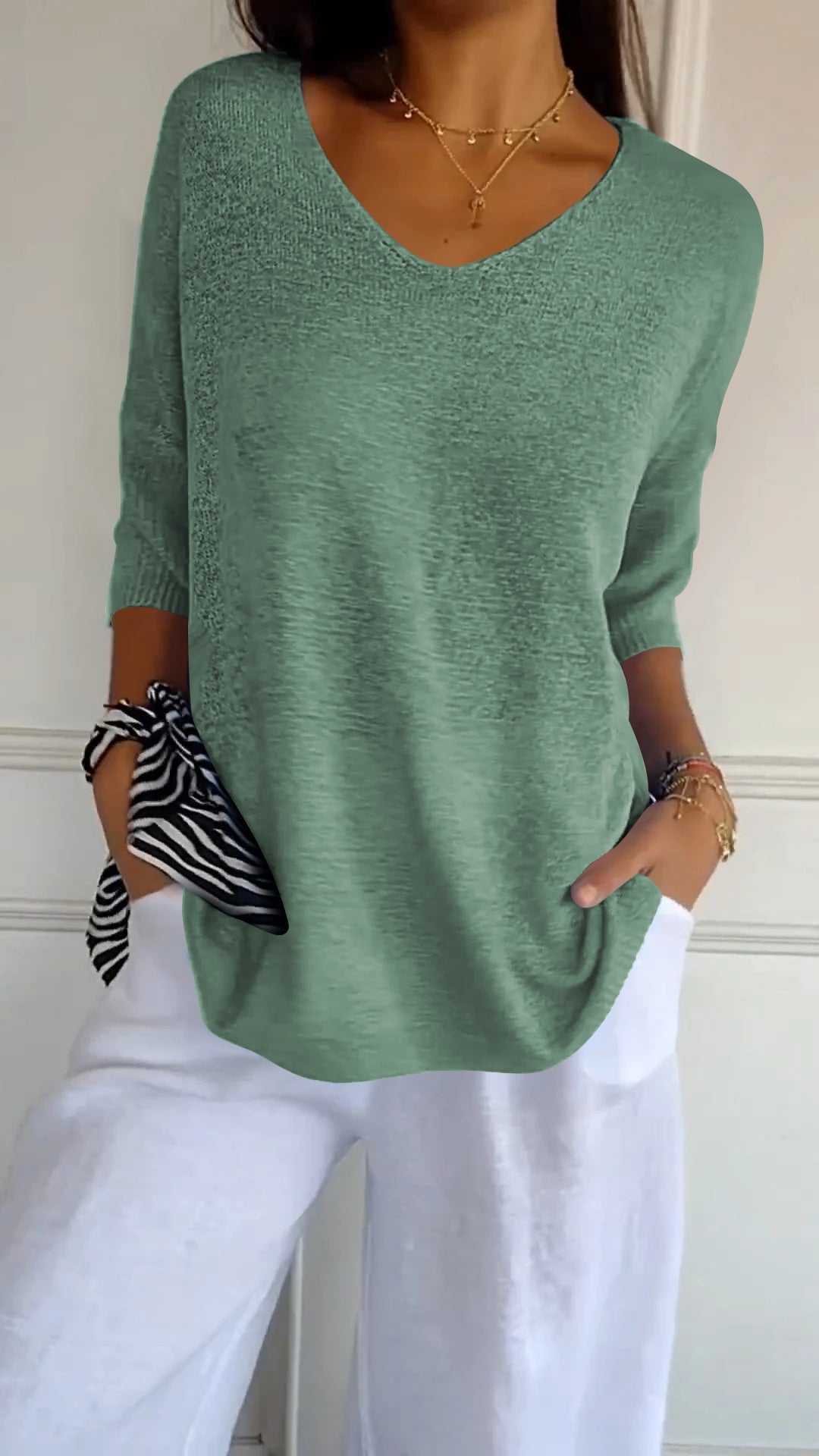 Indila™ | Solid Color Knit Top with V-Neck