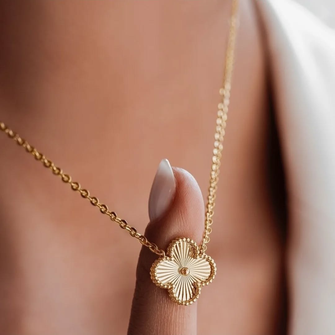 CLOVER LEAF NECKLACE | GOLD