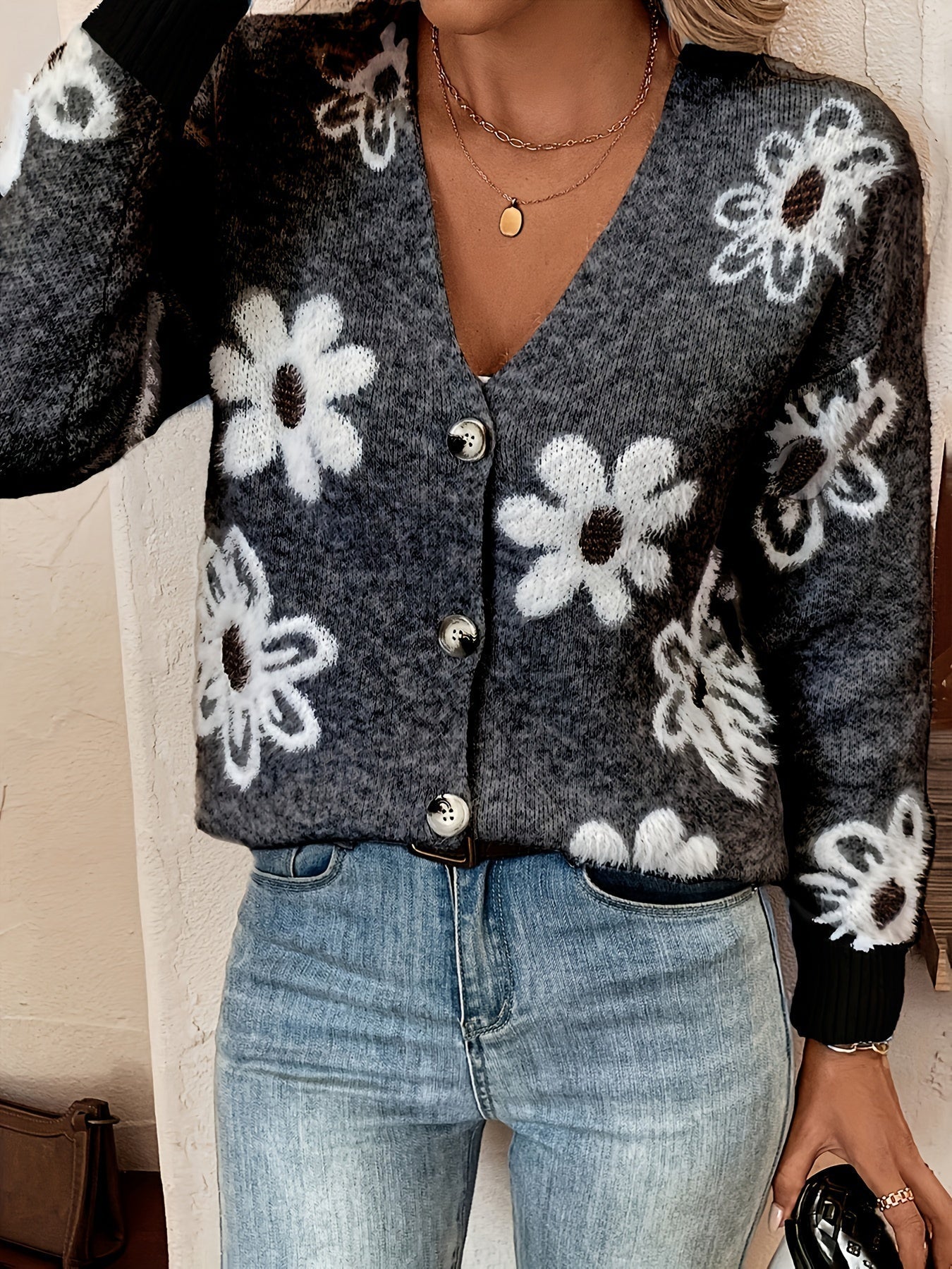 Nina | Knitted Cardigan with Floral Pattern