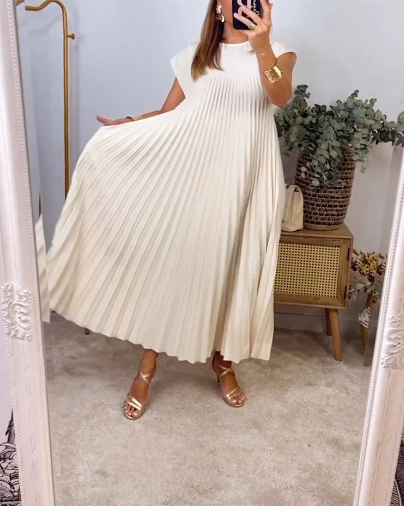 Camilla™ | Sleeveless Dress with Chic Pleats
