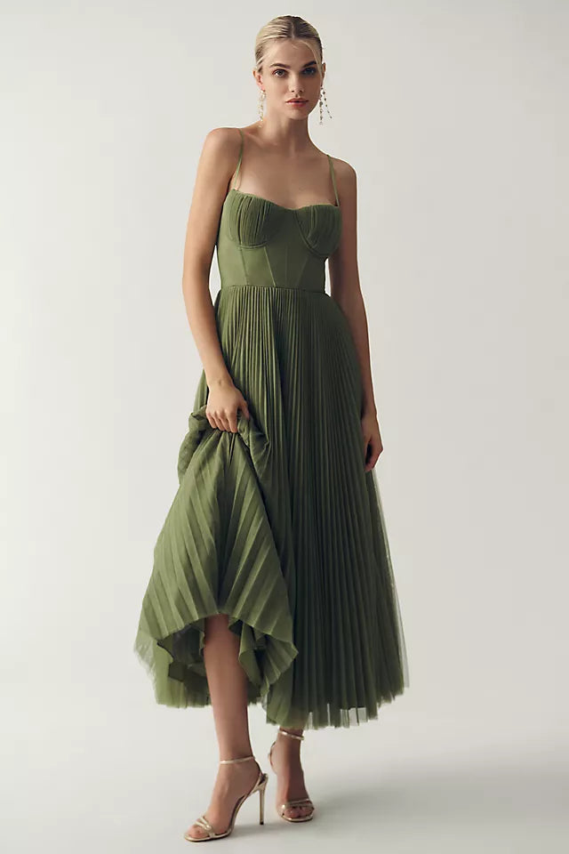 Claire – Robe en tulle plissée avec drapé asymétrique