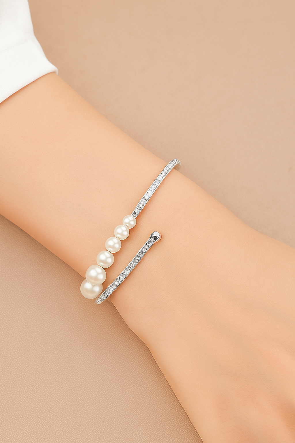 Elegant rhinestone bracelet with pearl details