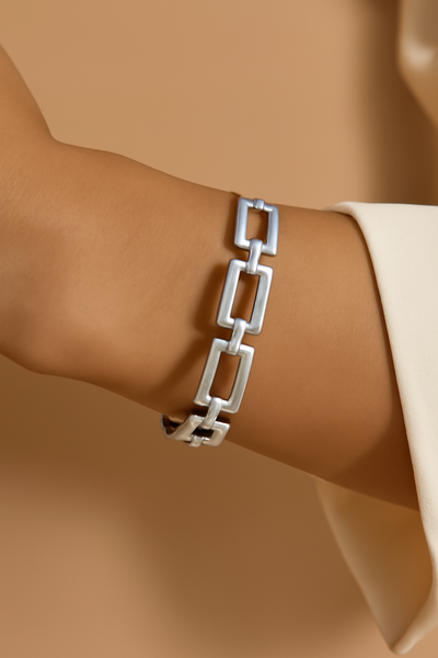 High gold bracelet and versatile square bracelet