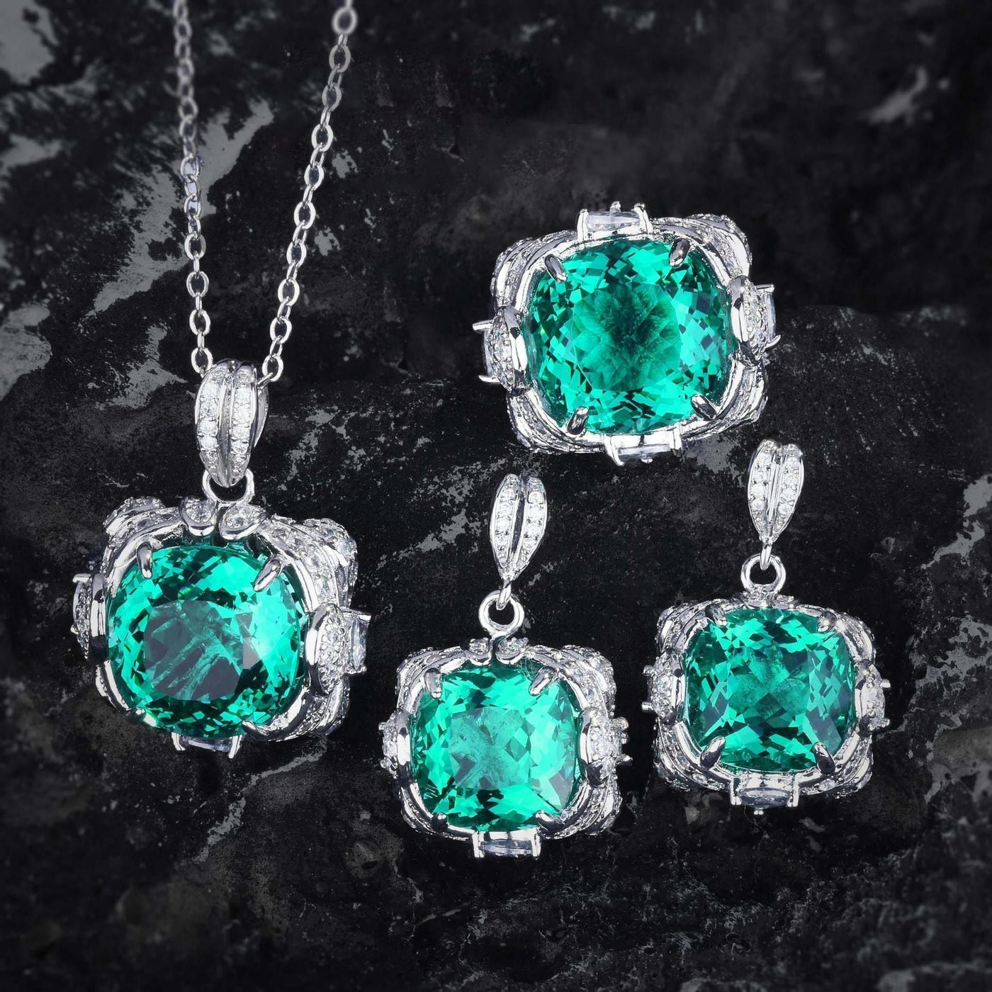 Velora Thandrelle Emerald Green Set | 14k White Gold