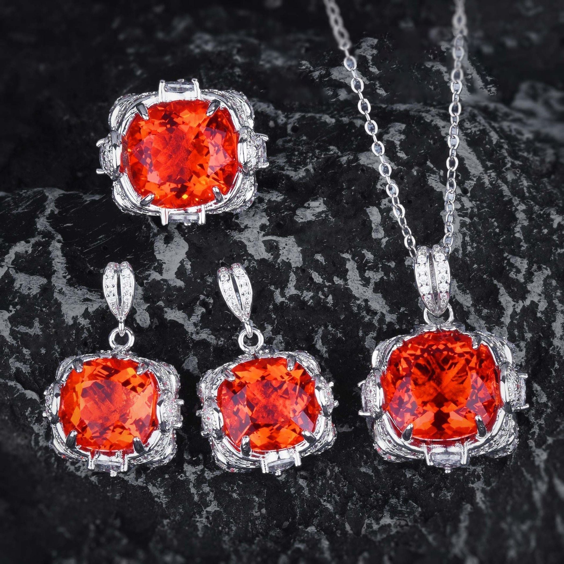 Velora Thandrelle Emerald Green Set | 14k White Gold