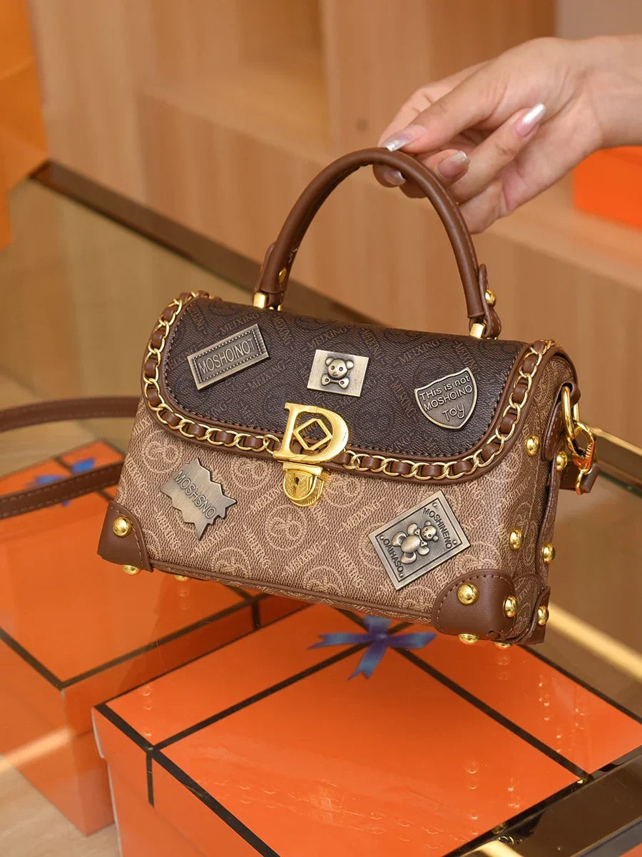 zelda™ – retro shoulder bag with monogram and gold details