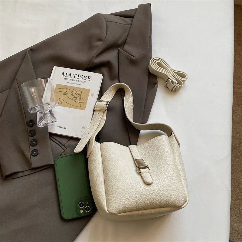 iris™ – modern bucket bag in leather look