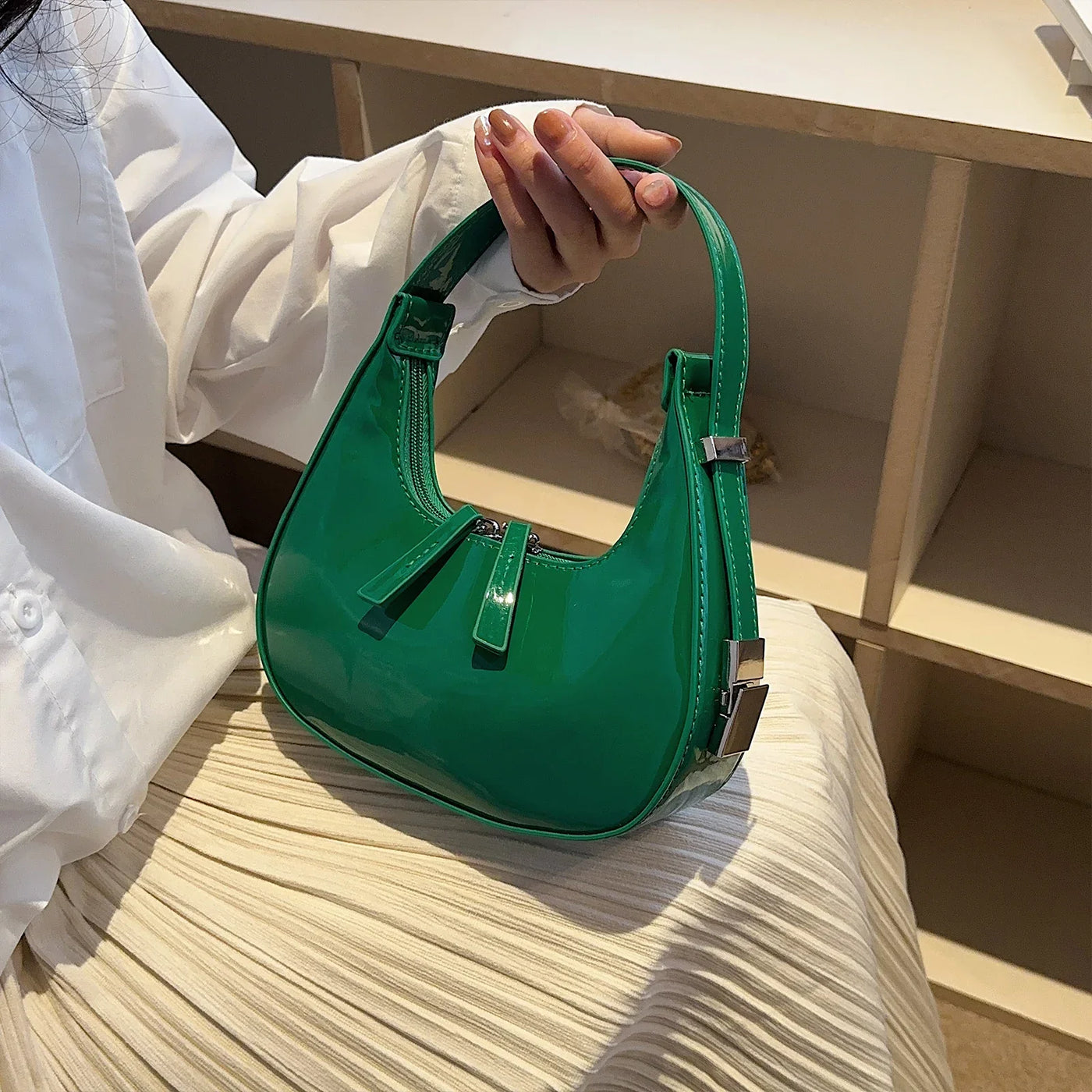 bella™ – vintage half-moon shoulder bag