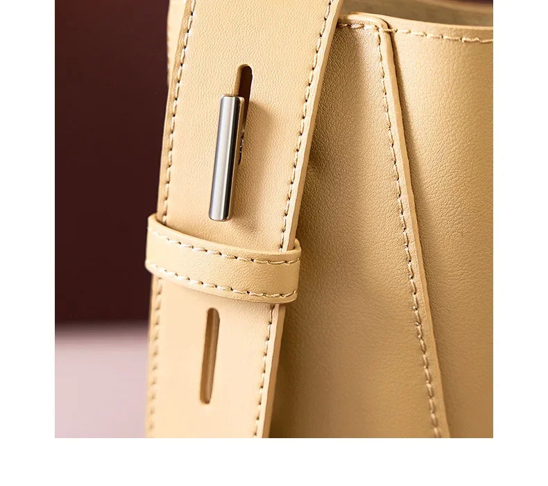 tine™ – elegant sand-colored shoulder bag with belt handle