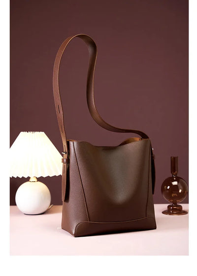 tine™ – elegant sand-colored shoulder bag with belt handle
