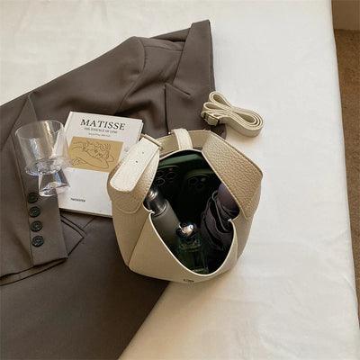 iris™ – modern bucket bag in leather look