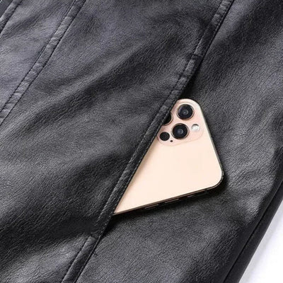 André™ Noir – Black leather jacket with wide collar and defined waist