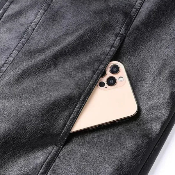 André™ Noir – Black leather jacket with wide collar and defined waist