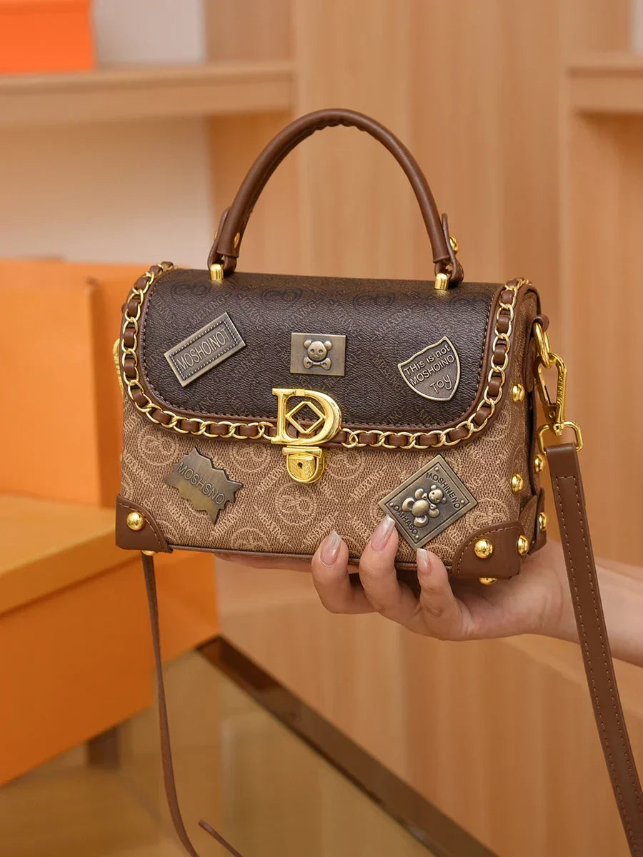 zelda™ – retro shoulder bag with monogram and gold details