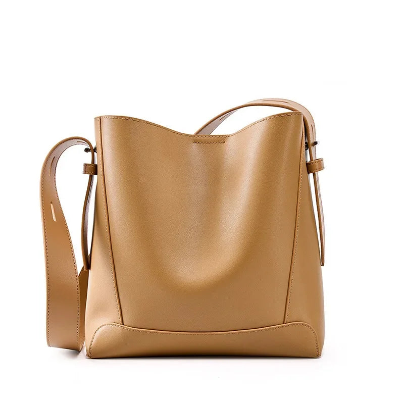 tine™ – elegant sand-colored shoulder bag with belt handle