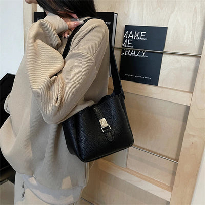 iris™ – modern bucket bag in leather look