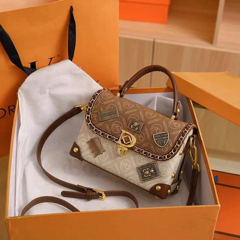 zelda™ – retro shoulder bag with monogram and gold details