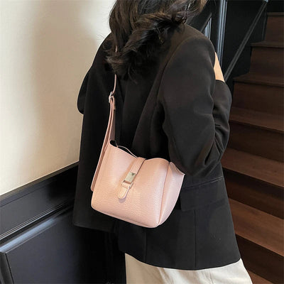 iris™ – modern bucket bag in leather look