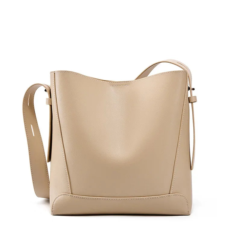 tine™ – elegant sand-colored shoulder bag with belt handle