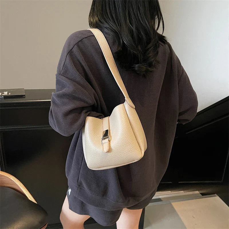 iris™ – modern bucket bag in leather look