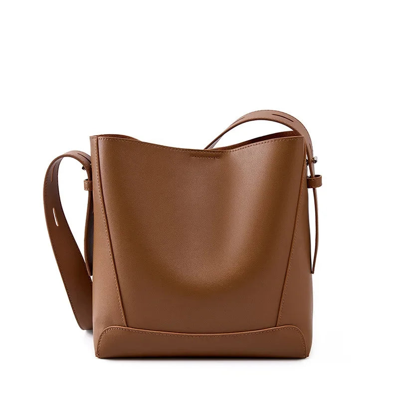 tine™ – elegant sand-colored shoulder bag with belt handle