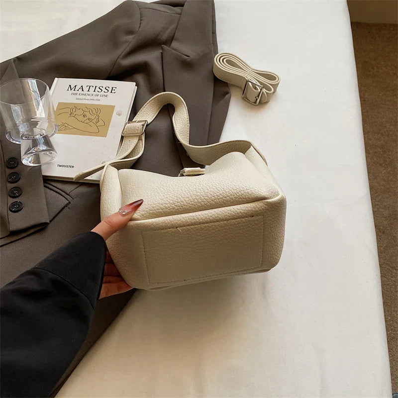 iris™ – modern bucket bag in leather look