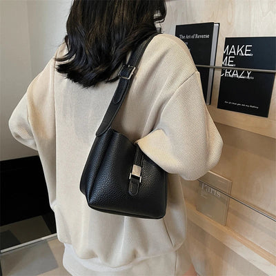 iris™ – modern bucket bag in leather look