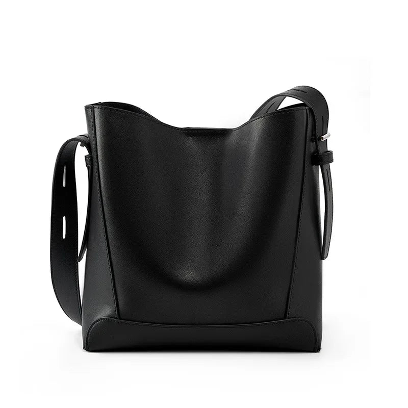 tine™ – elegant sand-colored shoulder bag with belt handle