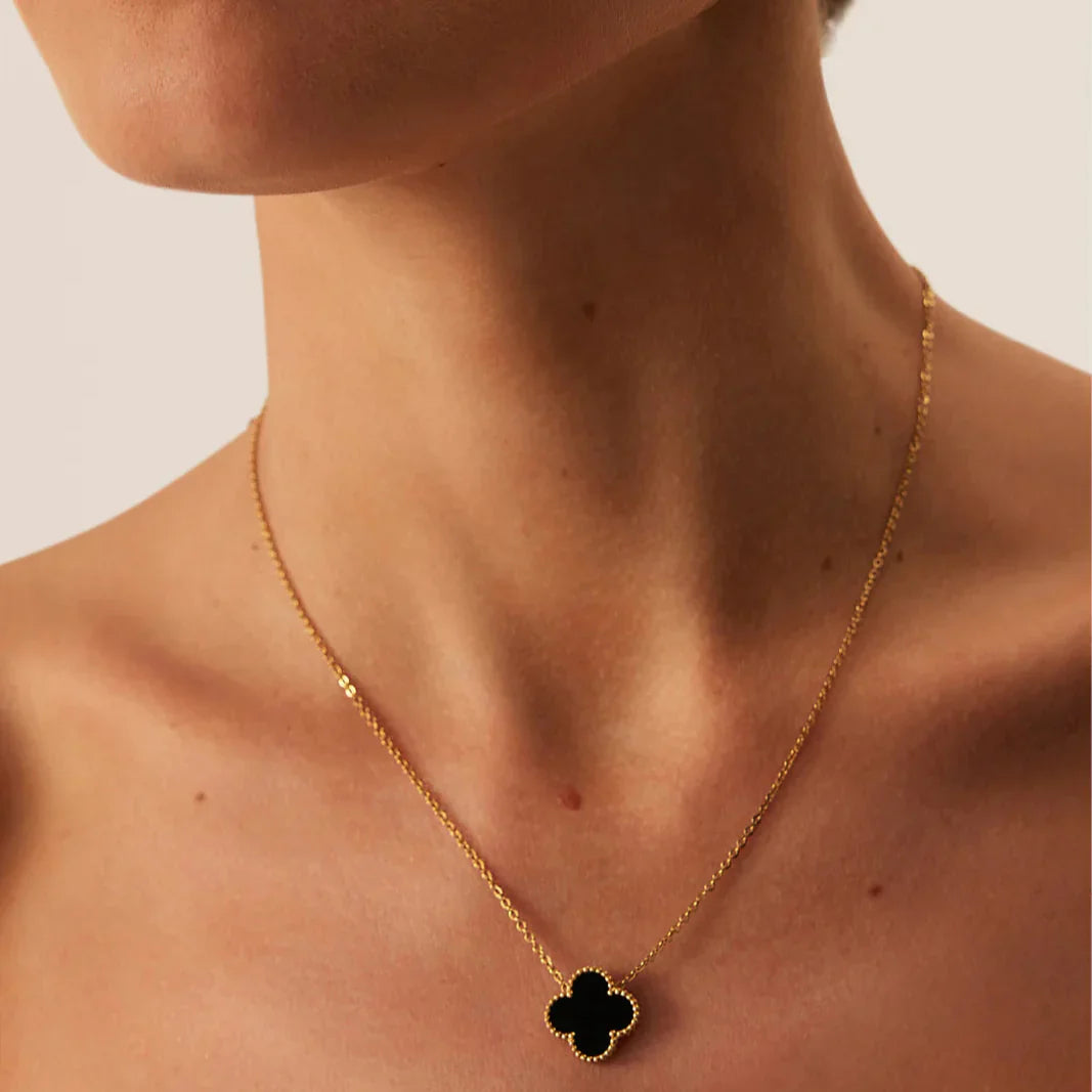 CLOVER LEAF NECKLACE | BLACK