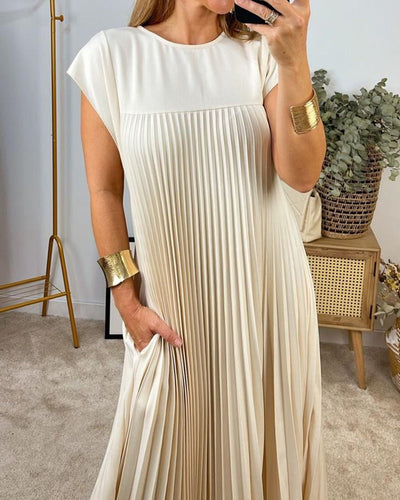 Camilla™ | Sleeveless Dress with Chic Pleats