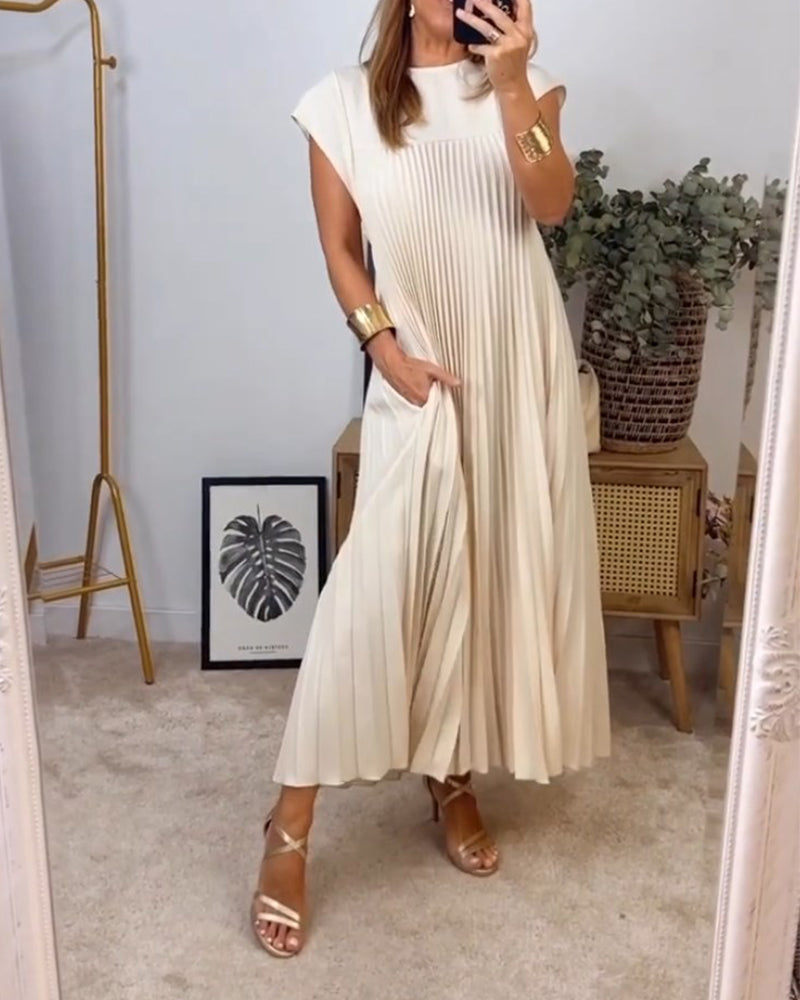 Camilla™ | Sleeveless Dress with Chic Pleats