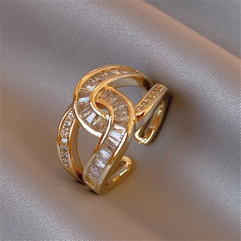 Mia | Elegant, Adjustable Ring with Knot