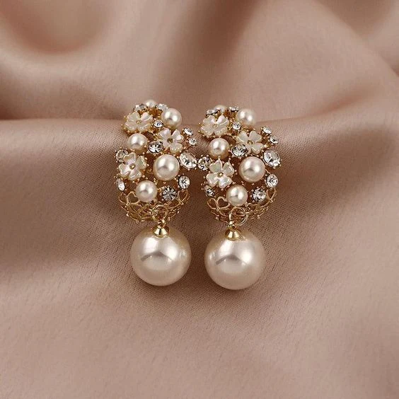 Elegant earrings with flower beads