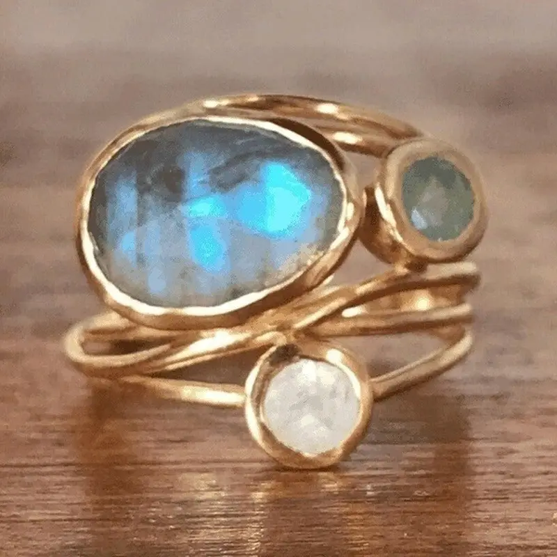 Vintage ring in blue lapis lazuli