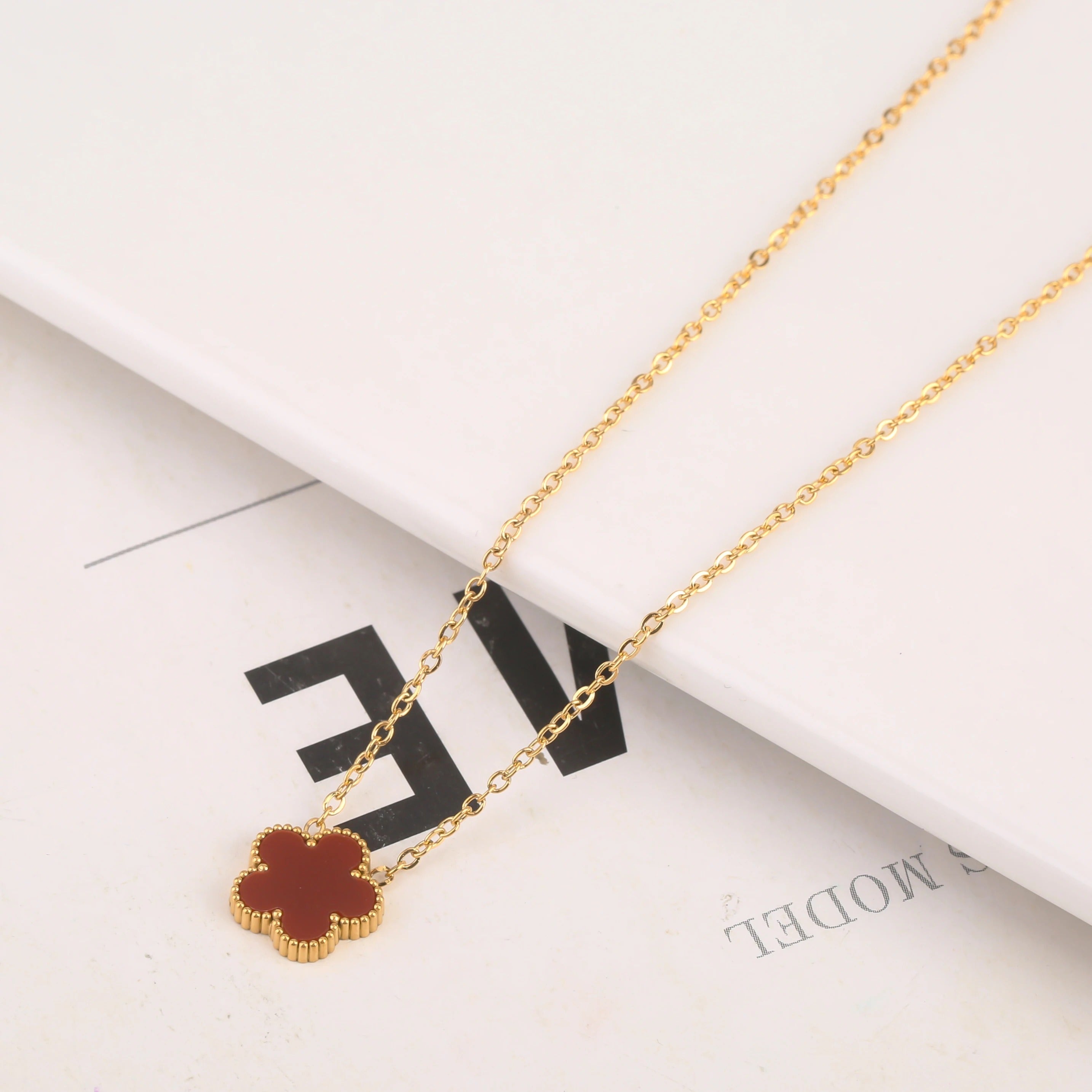 CLOVER LEAF NECKLACE | RED