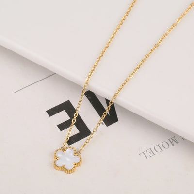 CLOVER LEAF NECKLACE | WHITE